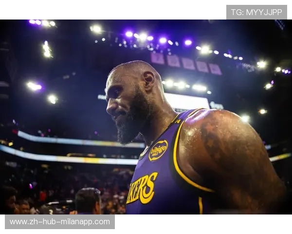 “詹姆斯30+12+8，热搜狂飙，赛场王者风范”，詹姆斯30岁总得分